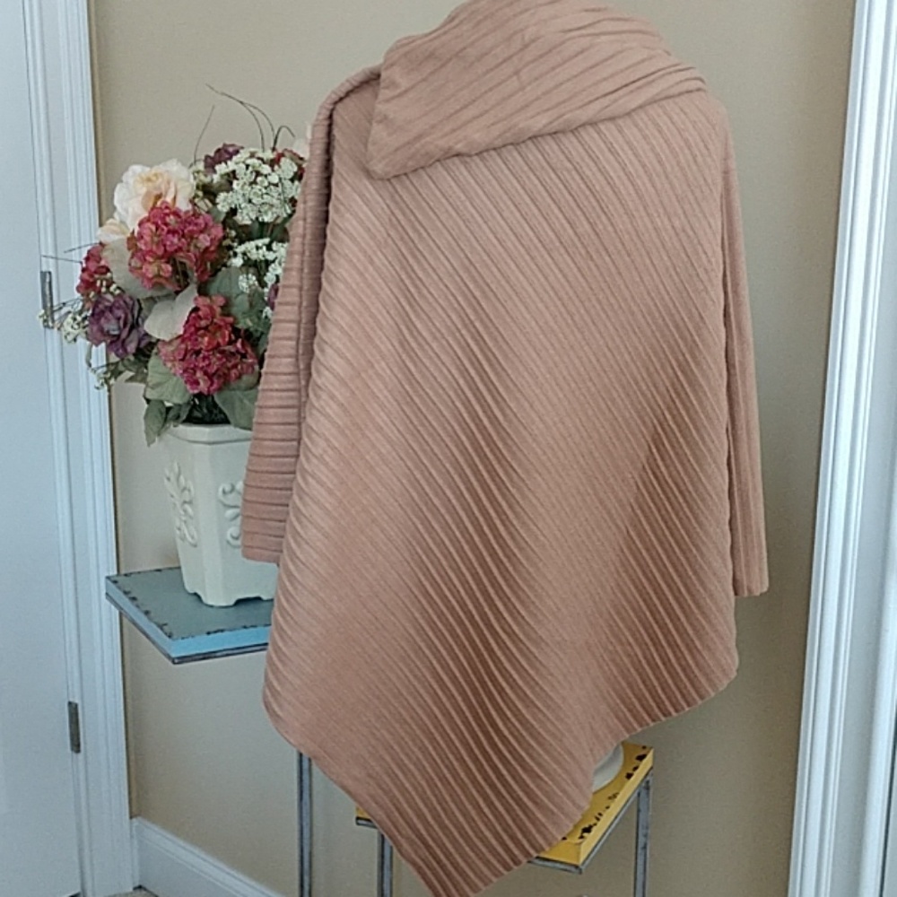 NEW Cape Drape Fleece Poncho Collar Buttons Pleated Tan Elegant Le Moda One Size - Picture 8 of 9